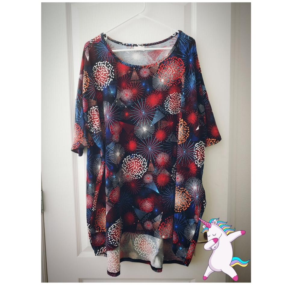 🛍Offers Welcome🛍Lula Roe Fireworks top